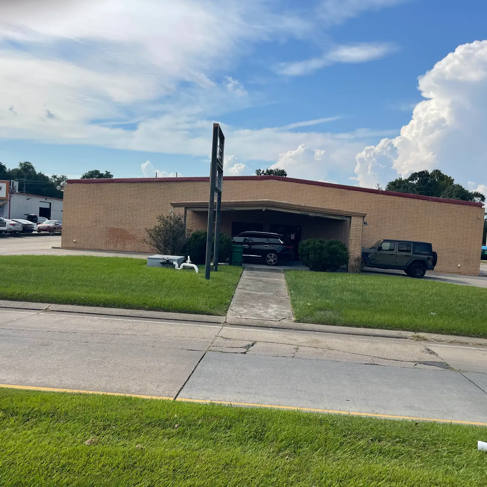 1005 Cambridge Dr