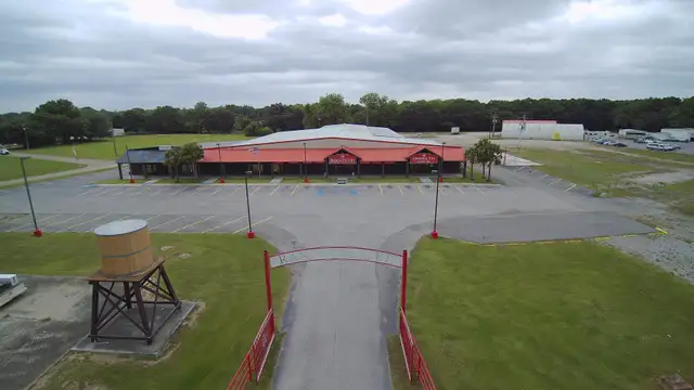 Former Ranch Outlet thumbnail 2