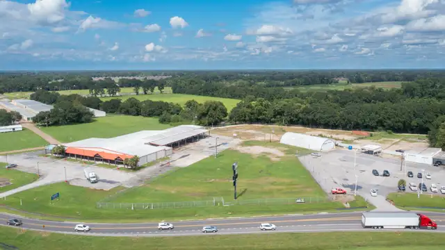 Former Ranch Outlet thumbnail 4