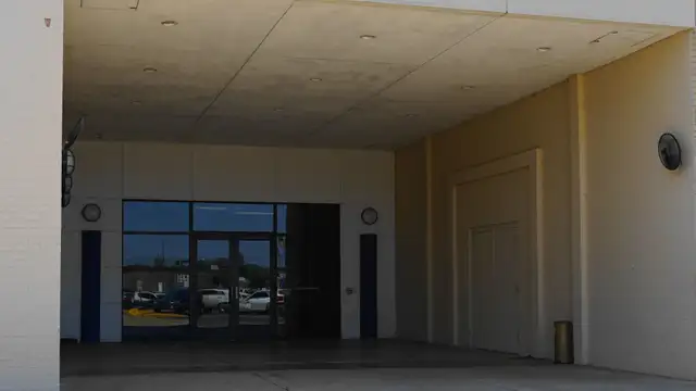 1008 Oliver Road thumbnail 3