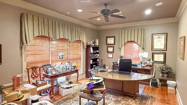 Move-In-Ready Office Suite on Bluebonnet Blvd thumbnail 5