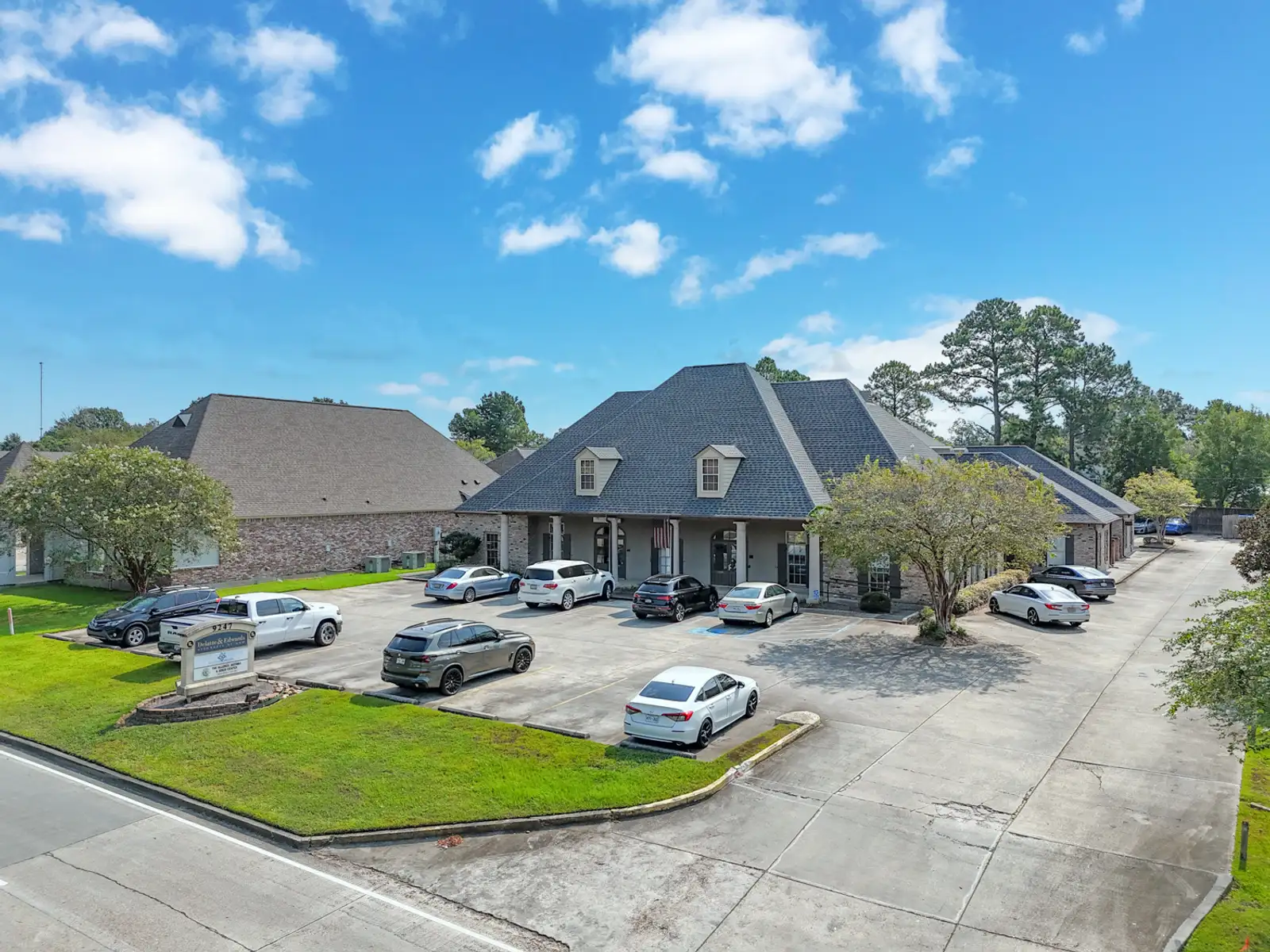 Move-In-Ready Office Suite on Bluebonnet Blvd