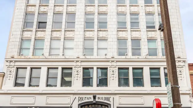 Roumain Building thumbnail 3
