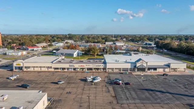 4,000 SF Retail Space for Lease – Town & Country Marketplace, New Iberia thumbnail 5