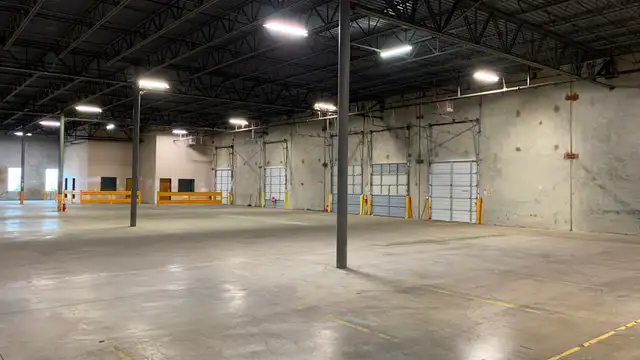 Premier Distribution Facility in Industriplex thumbnail 4