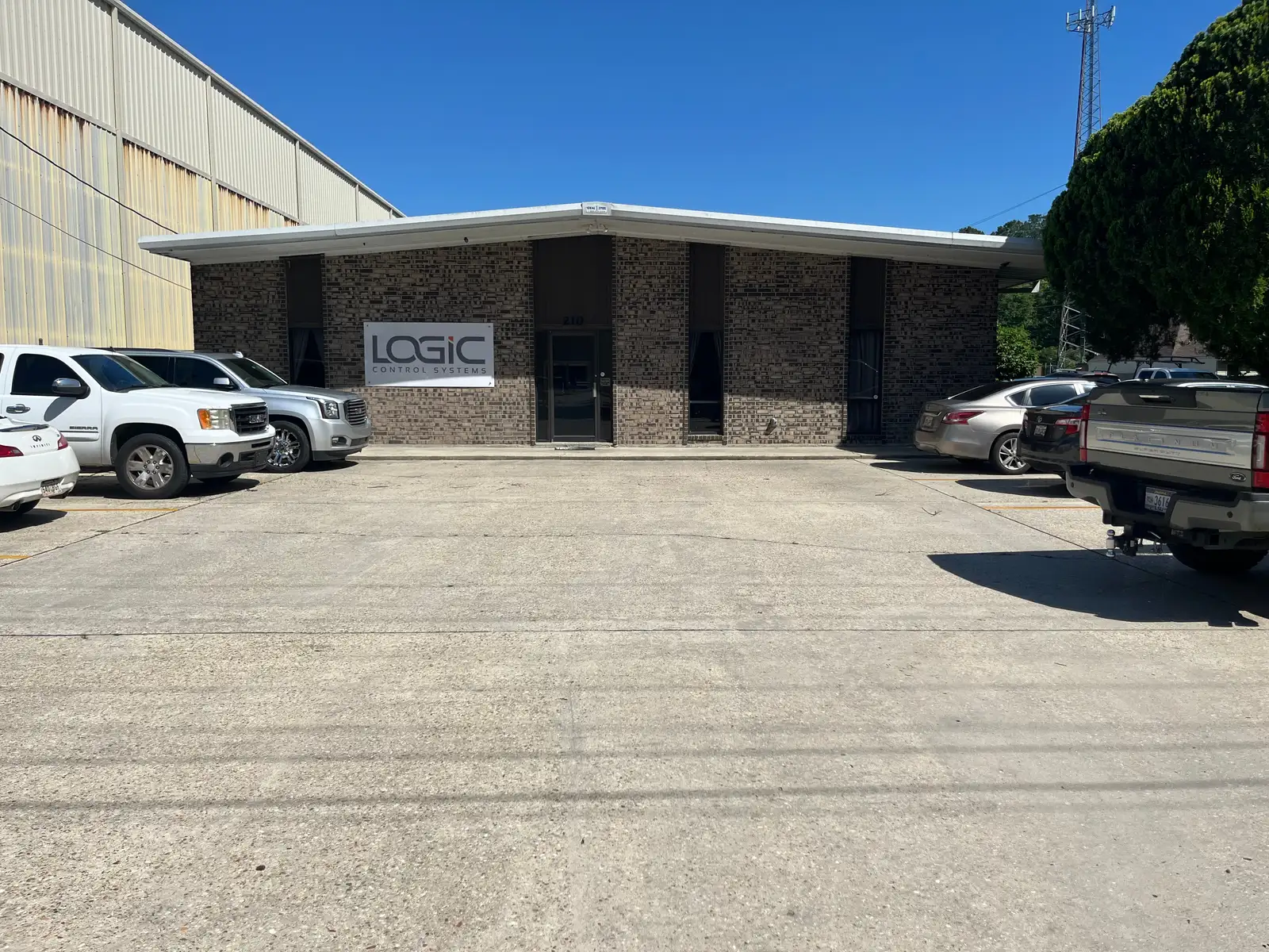 210 Derrick Road image 1