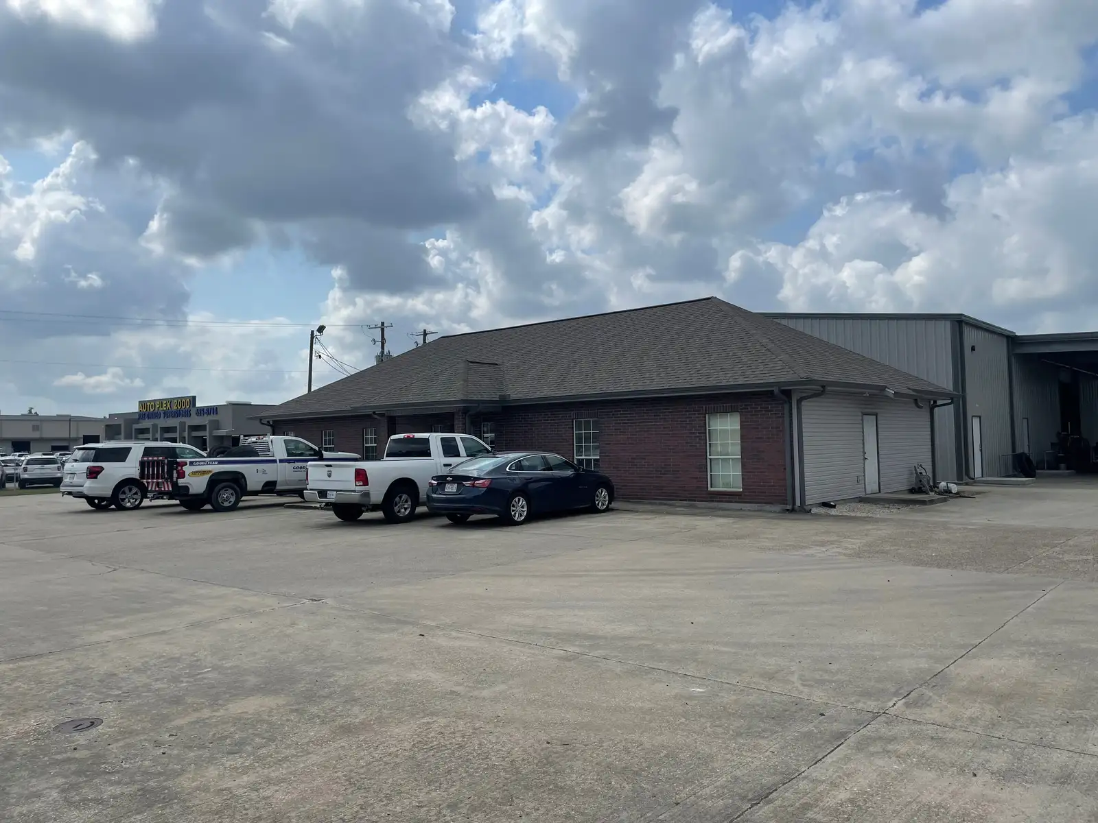 2906 E Napoleon St