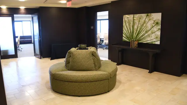 Floors 34-36 - Place St. Charles thumbnail 5