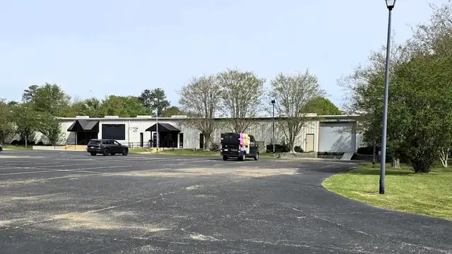Fully Air Conditioned Flexible Use Building thumbnail 5
