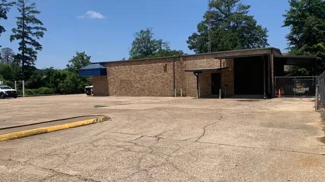 1611 Park Loop Dr thumbnail 3