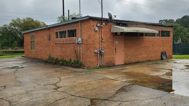 Affordable Retail/Office Opportunity – Central Shreveport - For Sale or Lease thumbnail 2