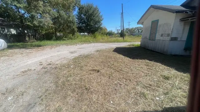 1005 Choctaw Dr thumbnail 4