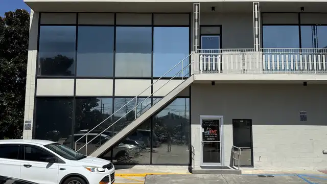 Office Space in Metairie thumbnail 4