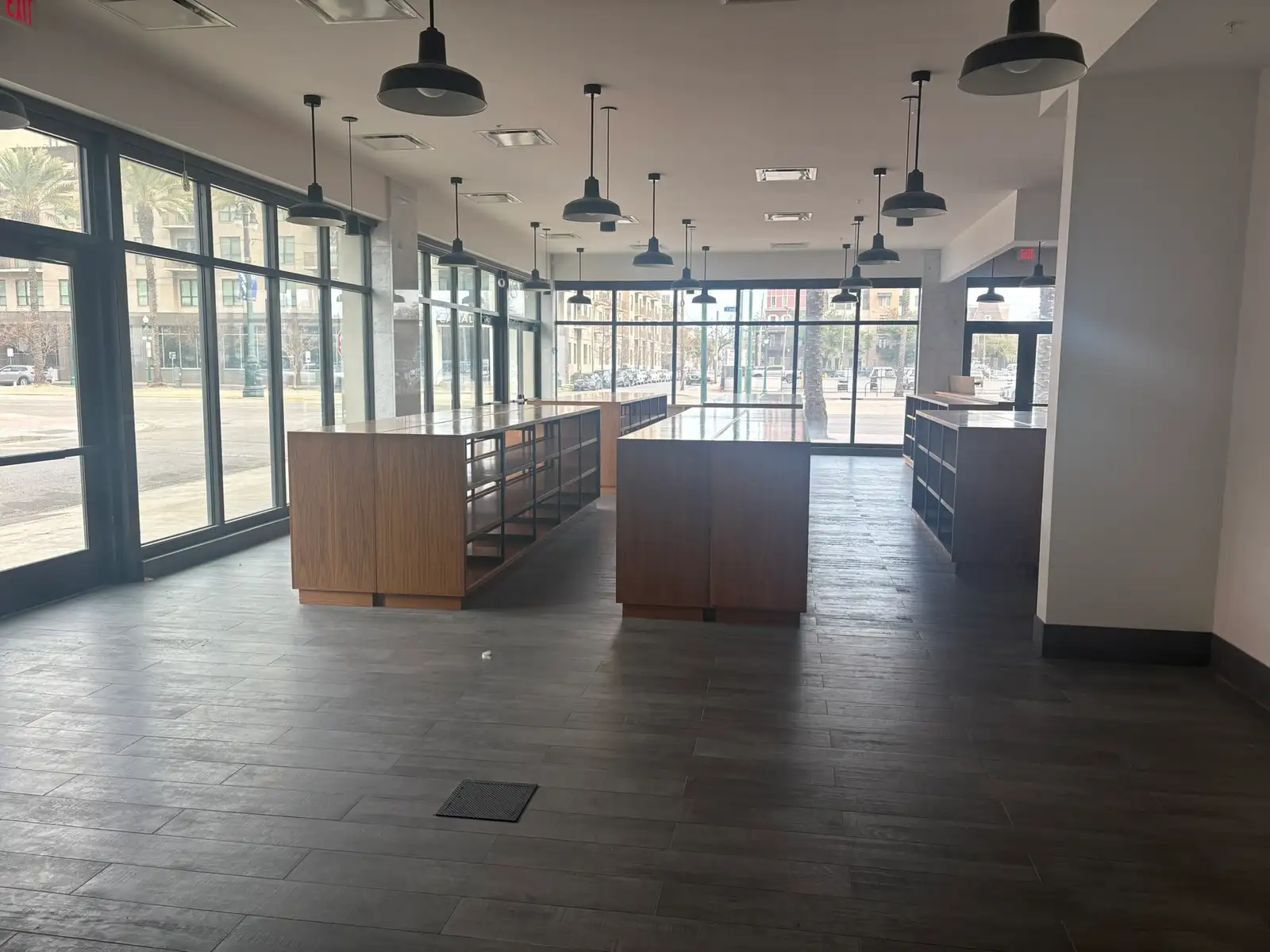 Market & Deli - Jung Hotel - Retail