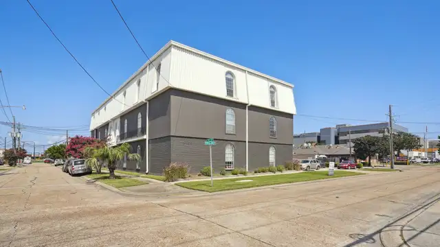 Ridgelake Plaza thumbnail 5