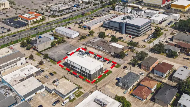 Ridgelake Plaza thumbnail 3
