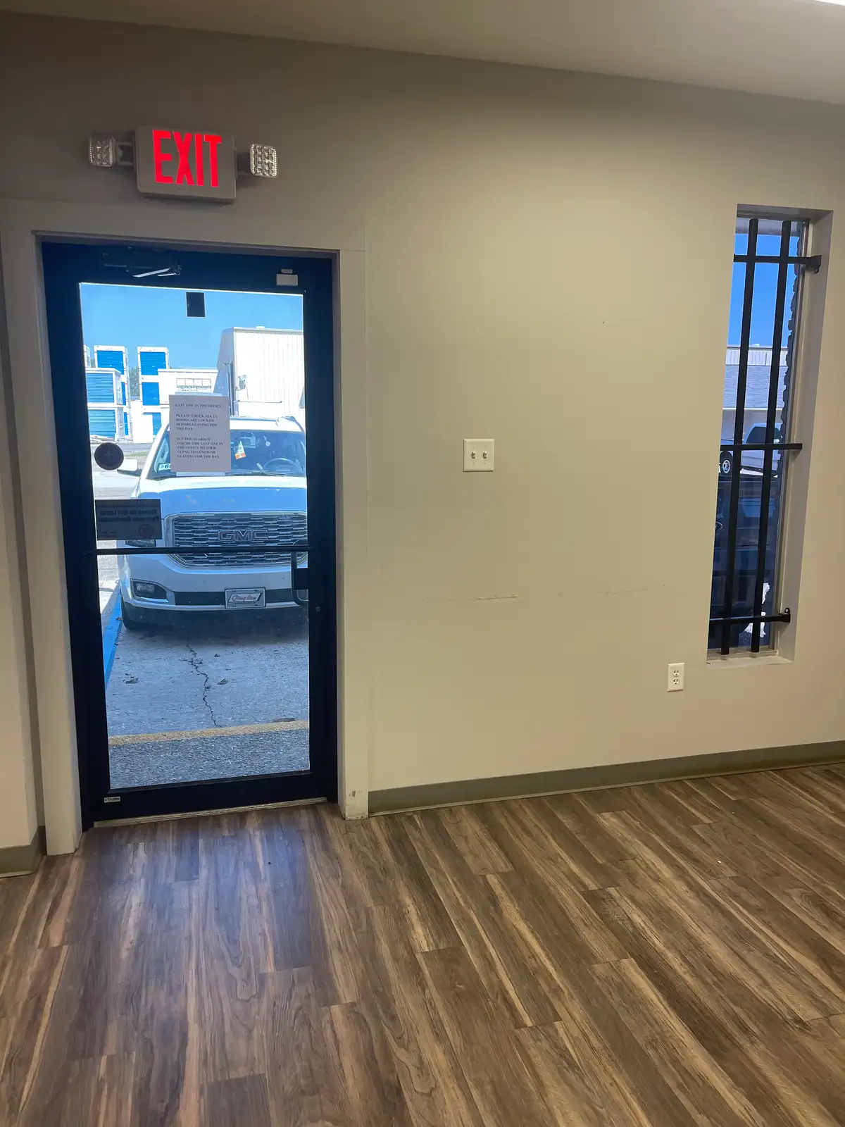 7185_B - MOVE IN SPECIAL!! $550 per MONTH |  Wooddale Center - Office For Lease
