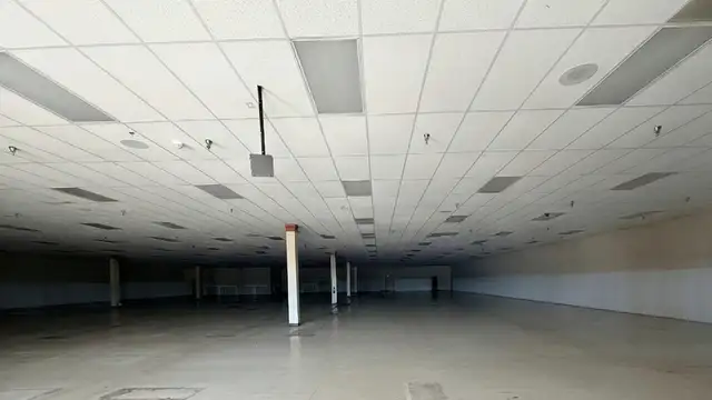 Former Ollie's image