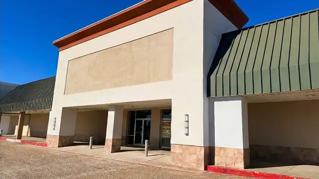 Former Ollie's - Twin City Plaza thumbnail 3