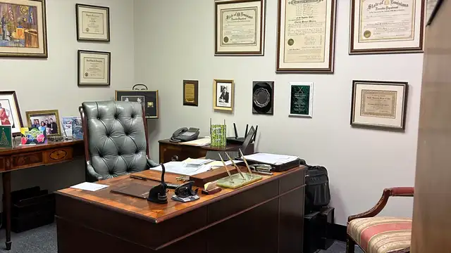 Executive Office Suites with Parking thumbnail 5