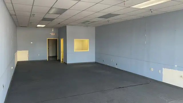 Suite 2025 - Parkway Plaza thumbnail 3