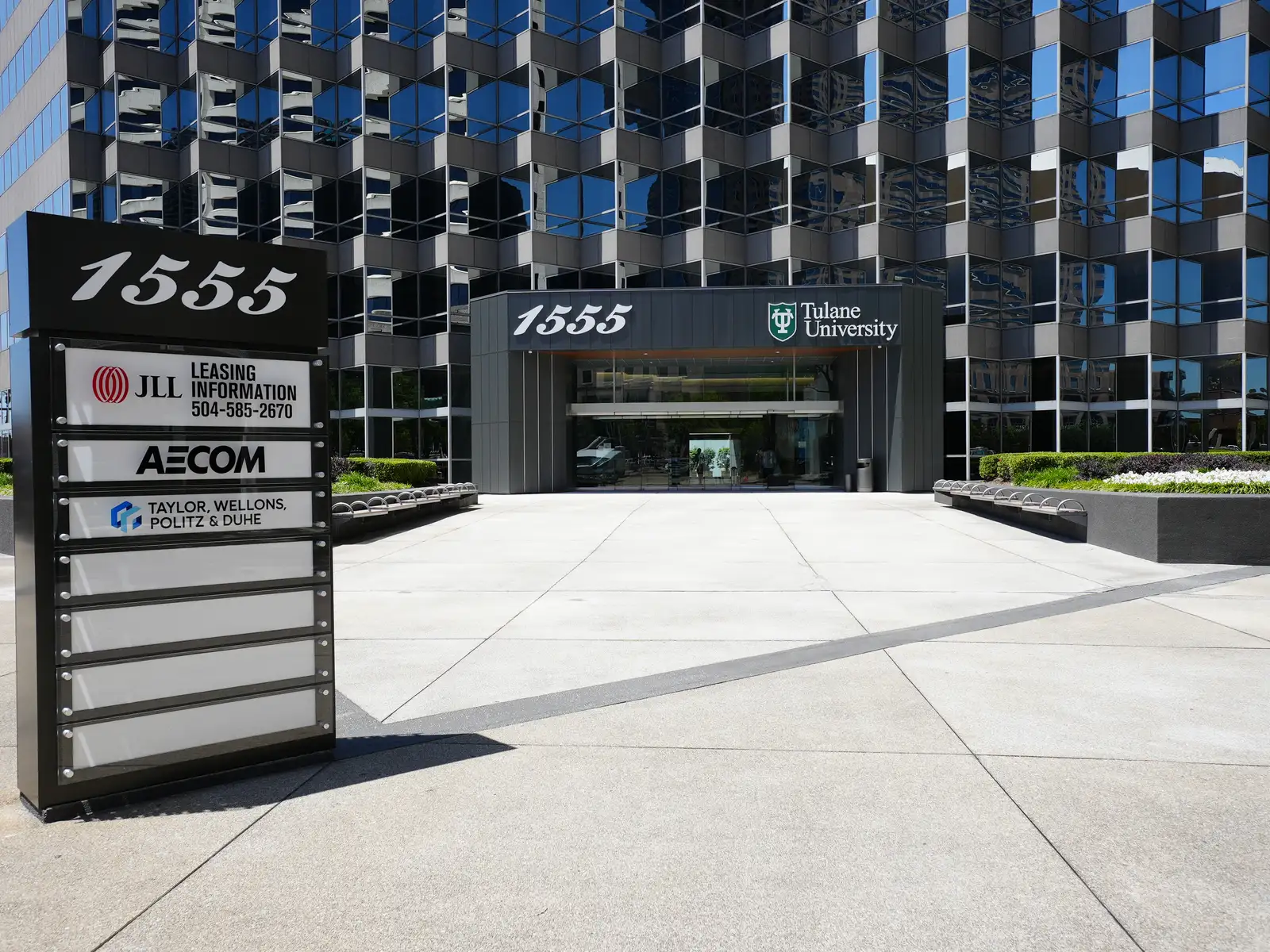 1555 Poydras Building image 3