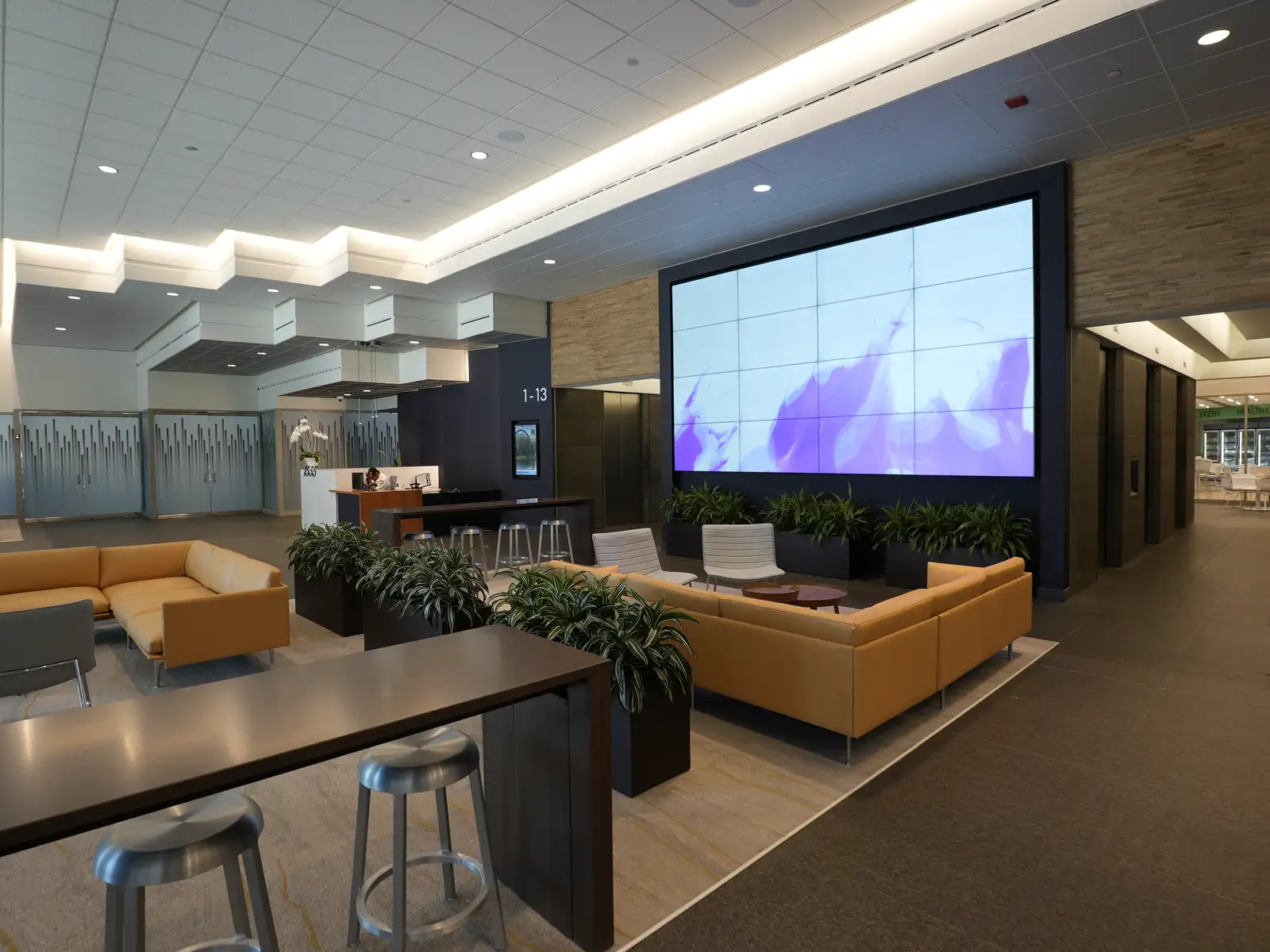 1555 Poydras Building image 4