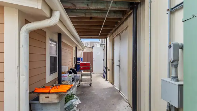 Commercial Kitchen/Retails thumbnail 3