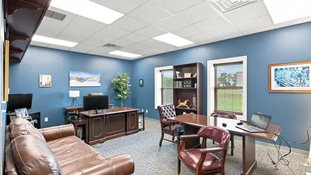 2240 E McNeese St thumbnail 4