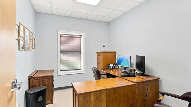 2240 E McNeese St thumbnail 5