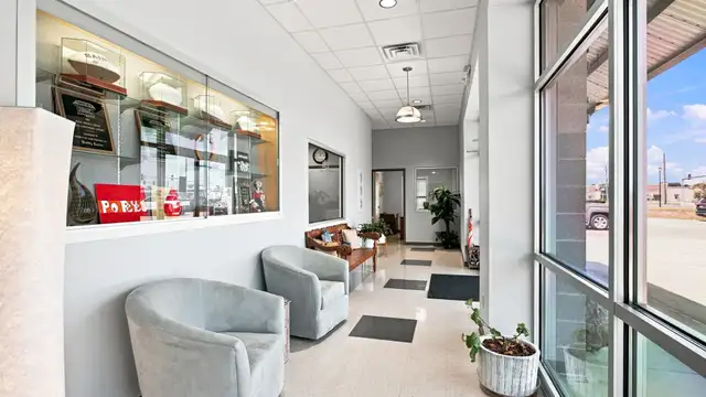 2240 E McNeese St thumbnail 2
