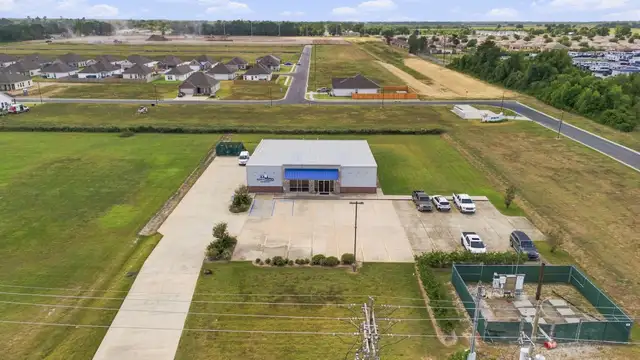 2240 E McNeese St thumbnail 3