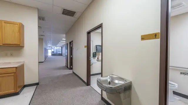 Office/Retail Space thumbnail 4