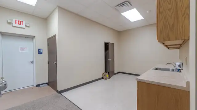 Office/Retail Space thumbnail 2