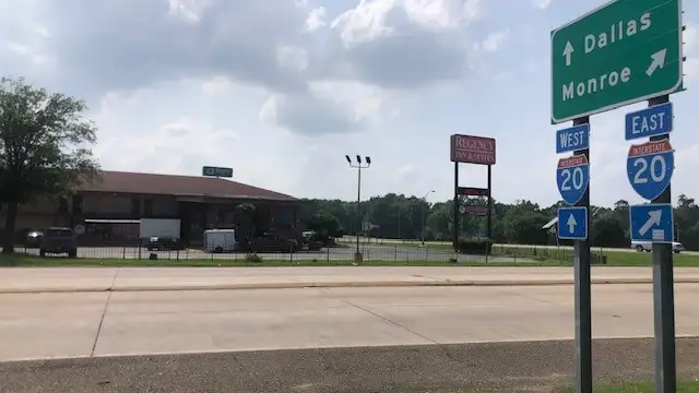 Regency Inn & Suites thumbnail 2