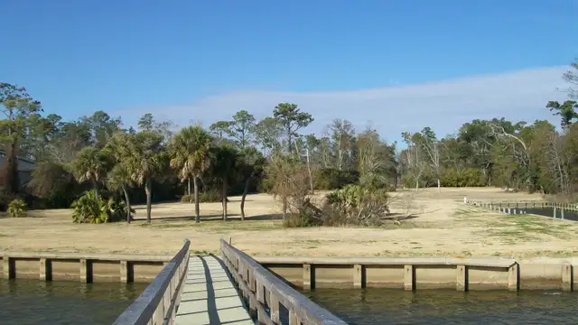 Prime Lake Front Property thumbnail 2