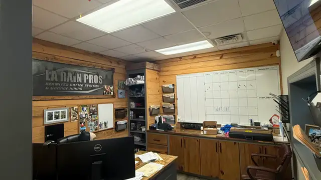 4,800 SF Industrial Building with Office Space thumbnail 3