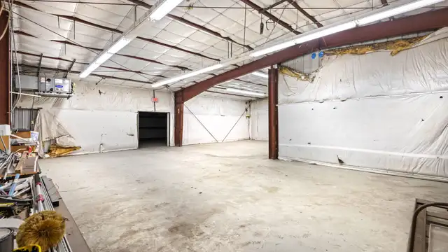 Office Warehouse & Storage Space For Lease thumbnail 3