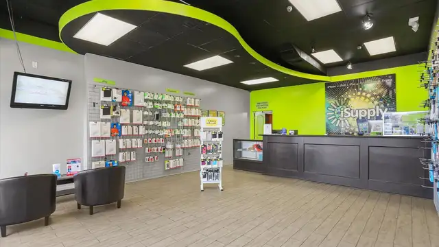 Veterans Retail Building thumbnail 3