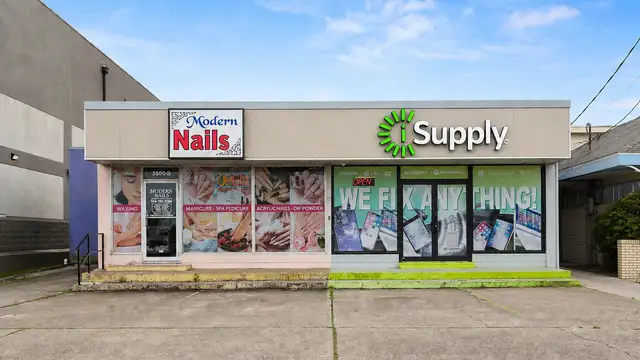 Veterans Retail Building thumbnail 2