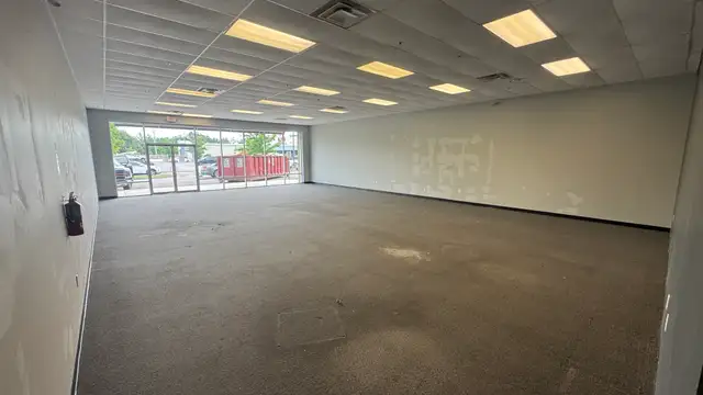 Shopping Center Spaces in Luling thumbnail 3