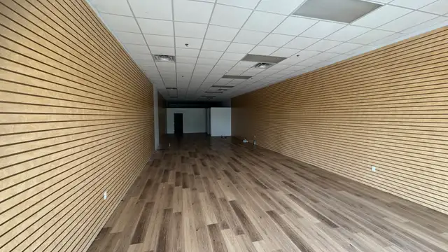 Shopping Center Spaces in Luling thumbnail 5