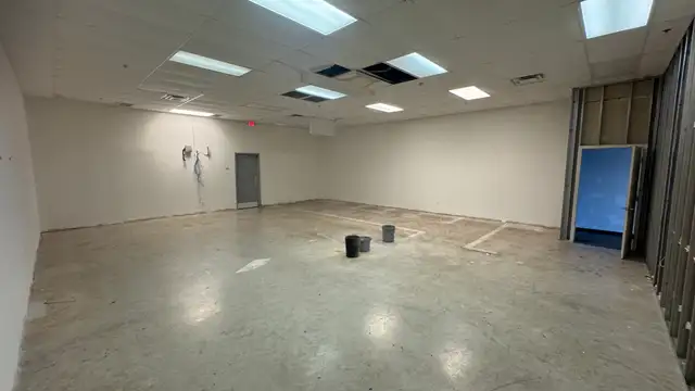 Shopping Center Spaces in Luling thumbnail 4