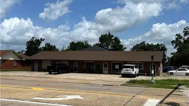 3620 Maplewood Dr thumbnail 2