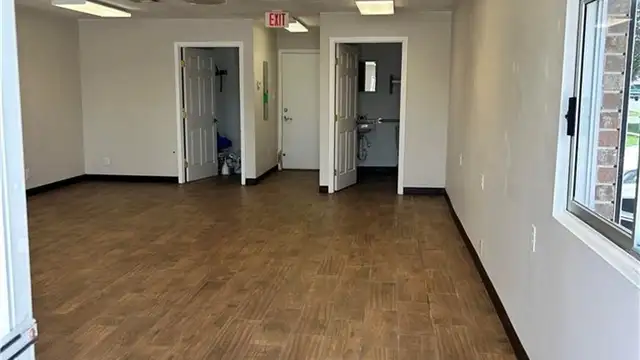 3620 Maplewood Dr thumbnail 4