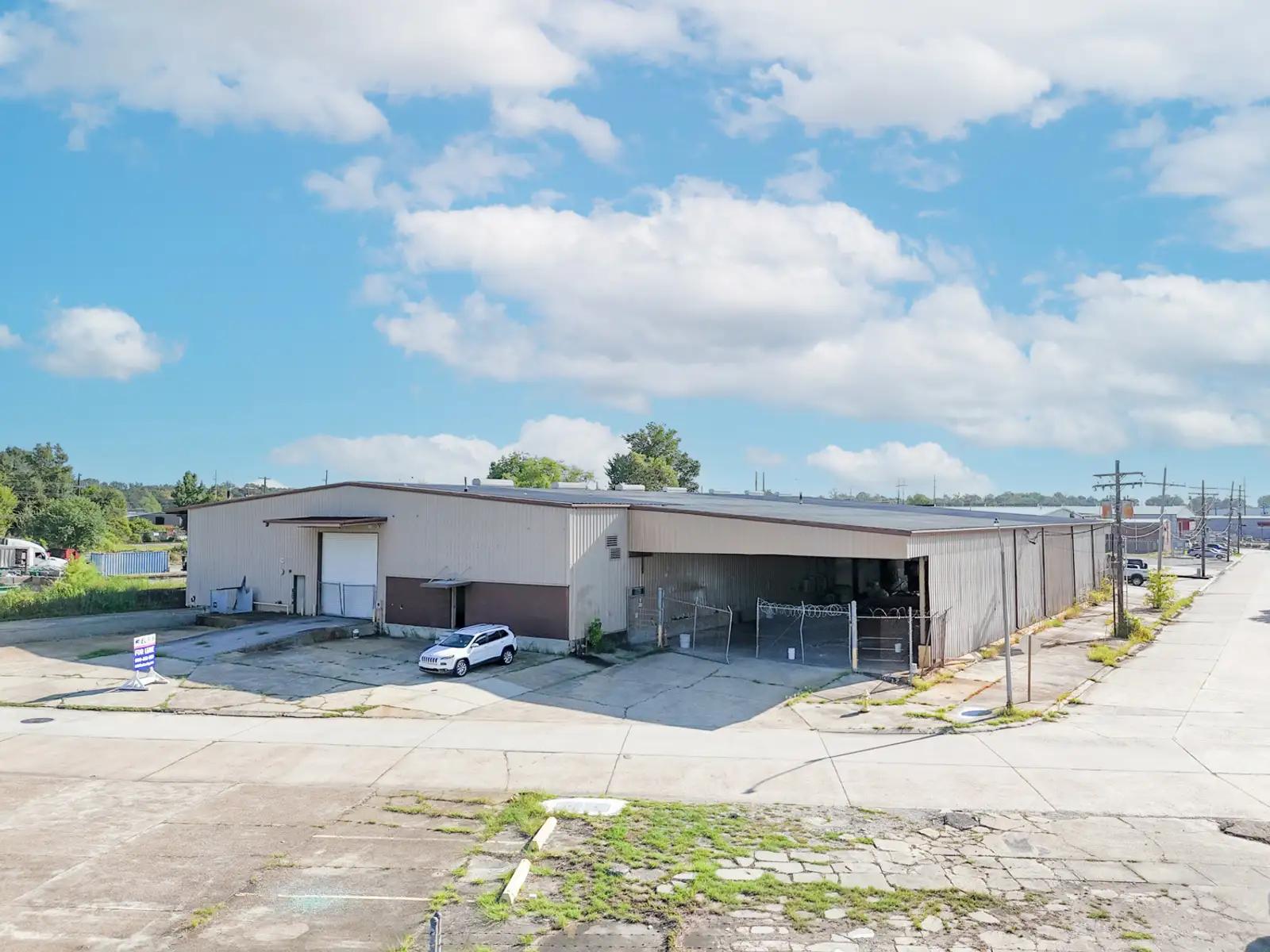 ±19,656 SF OFFICE/WAREHOUSE WITH DOCK HIGH ACCESS