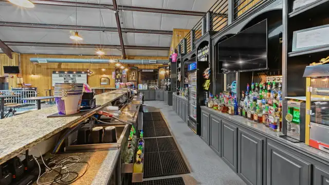 51494 LA-16//Flexible Commercial Building with Existing Entertainment Infrastructure thumbnail 4