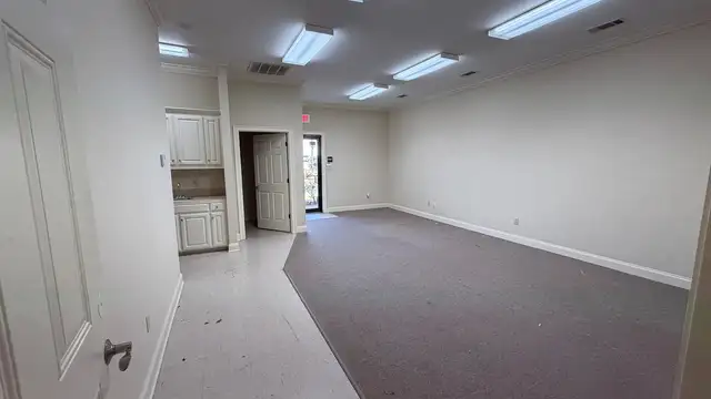 6215 Hollyfield Dr thumbnail 4