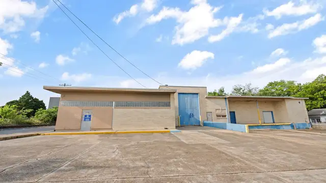 15,000 SF Office / Warehouse thumbnail 2