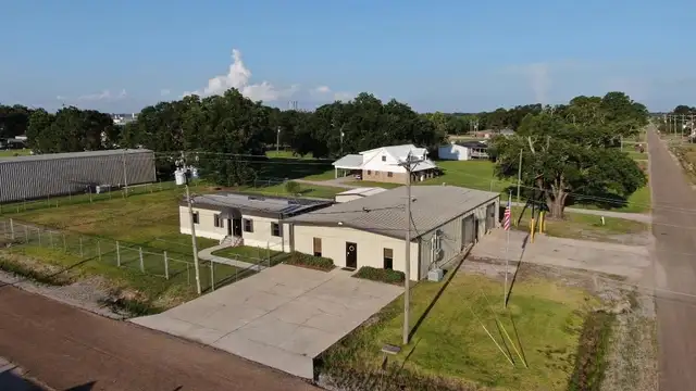 3604 Commercial Dr thumbnail 3